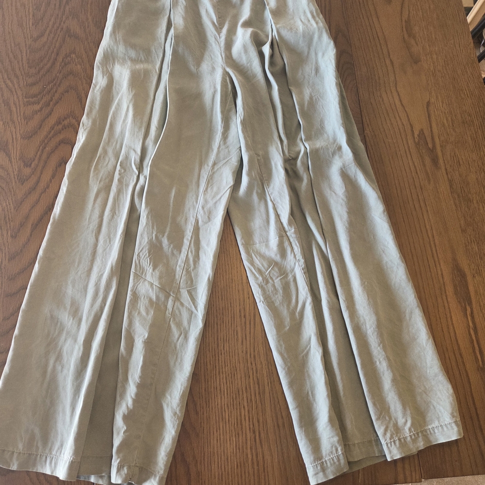High-Rise Wide-Leg Pleated Pants in Olive - Picture 2 of 10